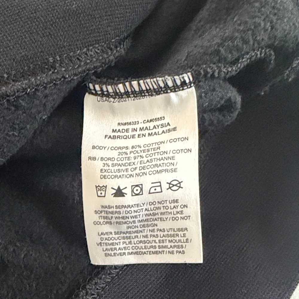 EUC Nike Kids Black Sweatshirt Long Sleeve XL Crewneck White Embroidered Swoop